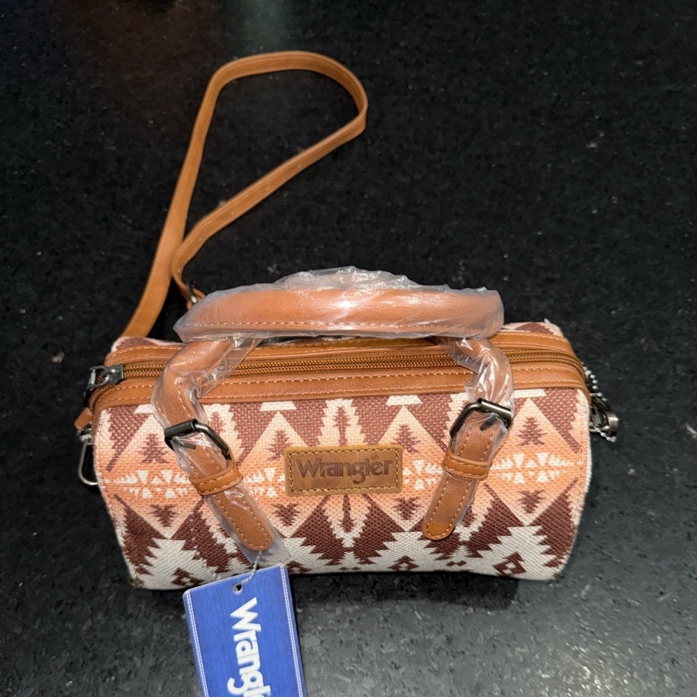 NEW WRANGLER AZTEC SOUTHWEST PRINT BARREL HANDBAG DETACHABLE CROSSBODY STRAP - Picture 2 of 12